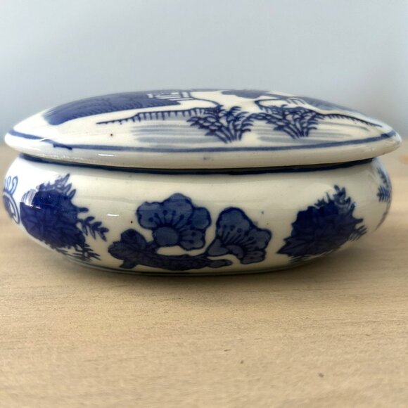 Vintage Ceramic Oriental Blue Painted Trinket Box Oval, Jewelry - Picture 2 of 11
